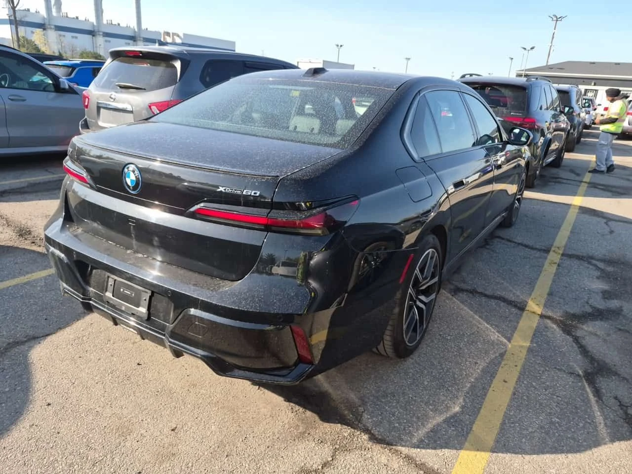 BMW i7 XDRIVE60| B&W| SWAROWSKI| HUD| МАСАЖИ| 2 КЛЮЧА , снимка 3 - Автомобили и джипове - 54453793