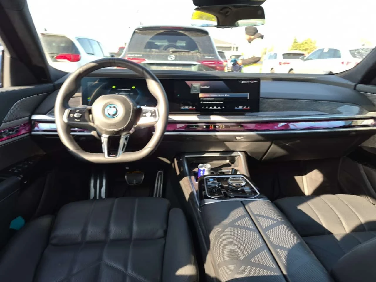 BMW i7 XDRIVE60| B&W| SWAROWSKI| HUD| МАСАЖИ| 2 КЛЮЧА , снимка 8 - Автомобили и джипове - 54453793