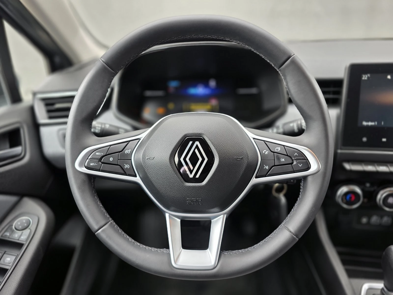 Renault Clio E-TECH HYBRID 1.6, снимка 12 - Автомобили и джипове - 54908826