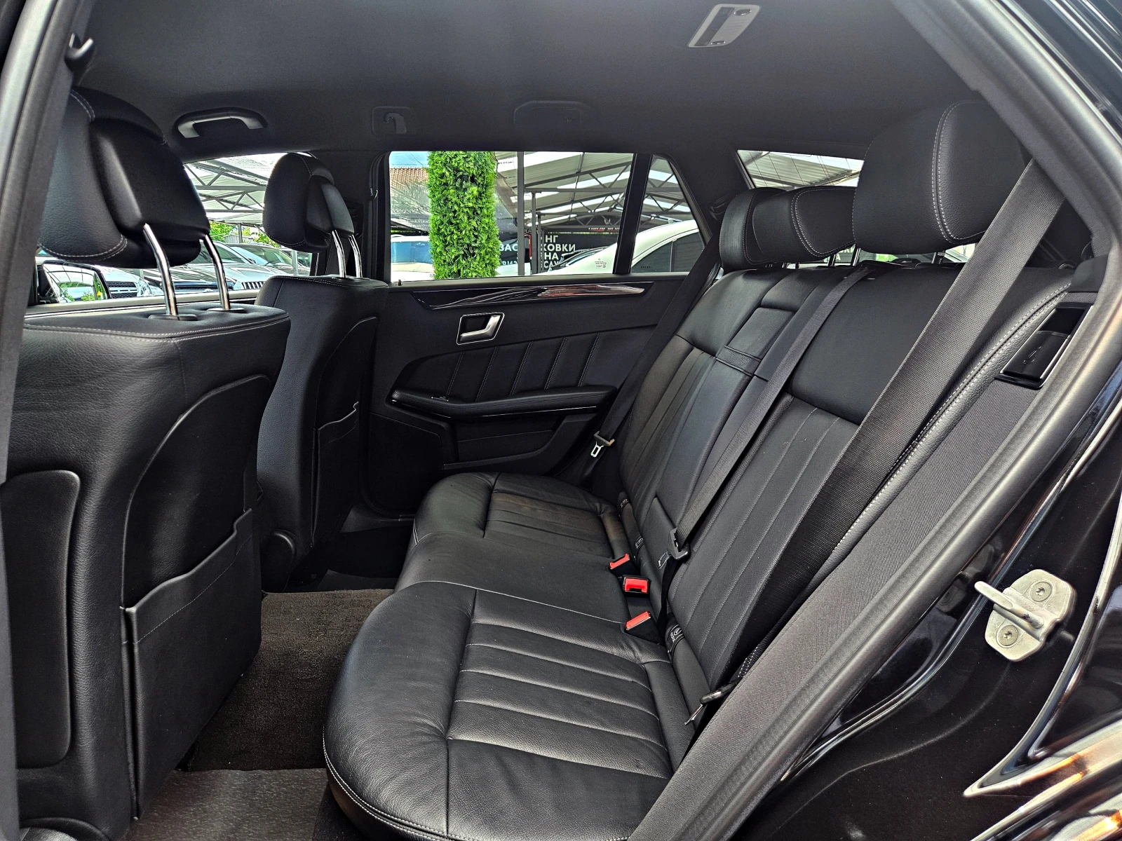 Mercedes-Benz E 350 AMG/4MAT/GERMANY/CAMERA/ПОДГРЕВ/AIRMAT/HARMAN/LIZI, снимка 16 - Автомобили и джипове - 54993845
