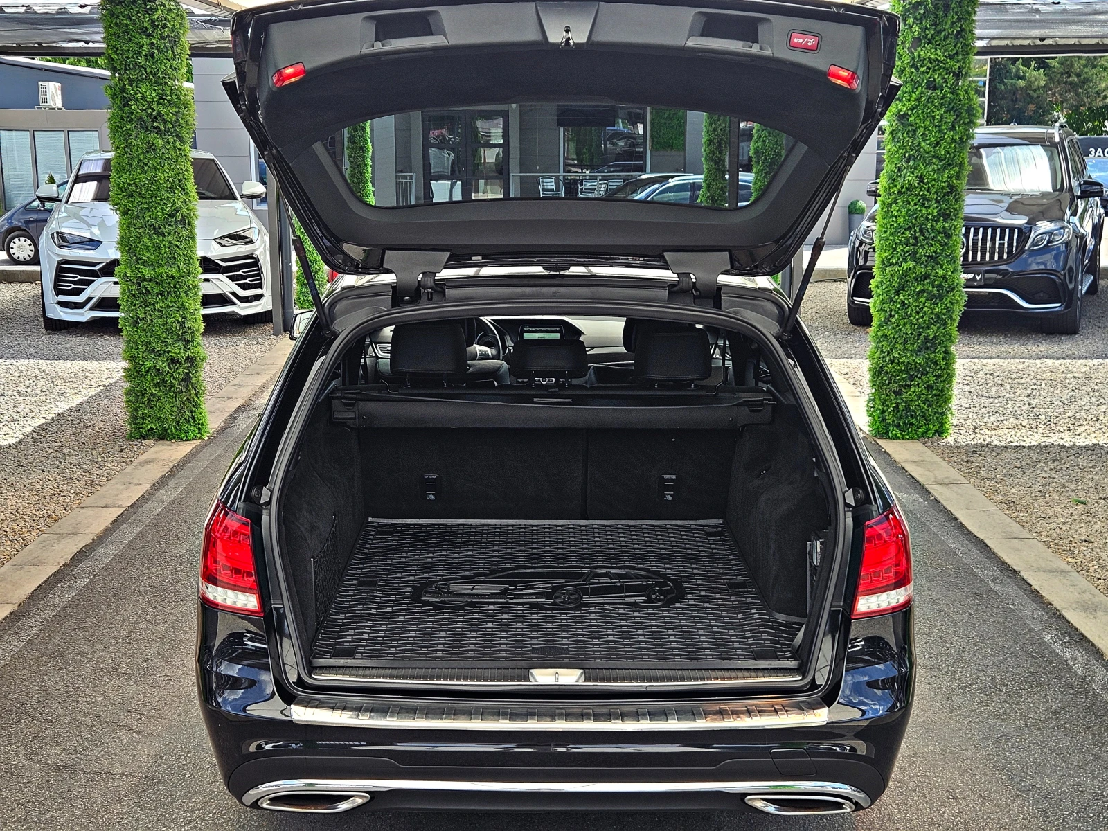 Mercedes-Benz E 350 AMG/4MAT/GERMANY/CAMERA/ПОДГРЕВ/AIRMAT/HARMAN/LIZI, снимка 8 - Автомобили и джипове - 54993845