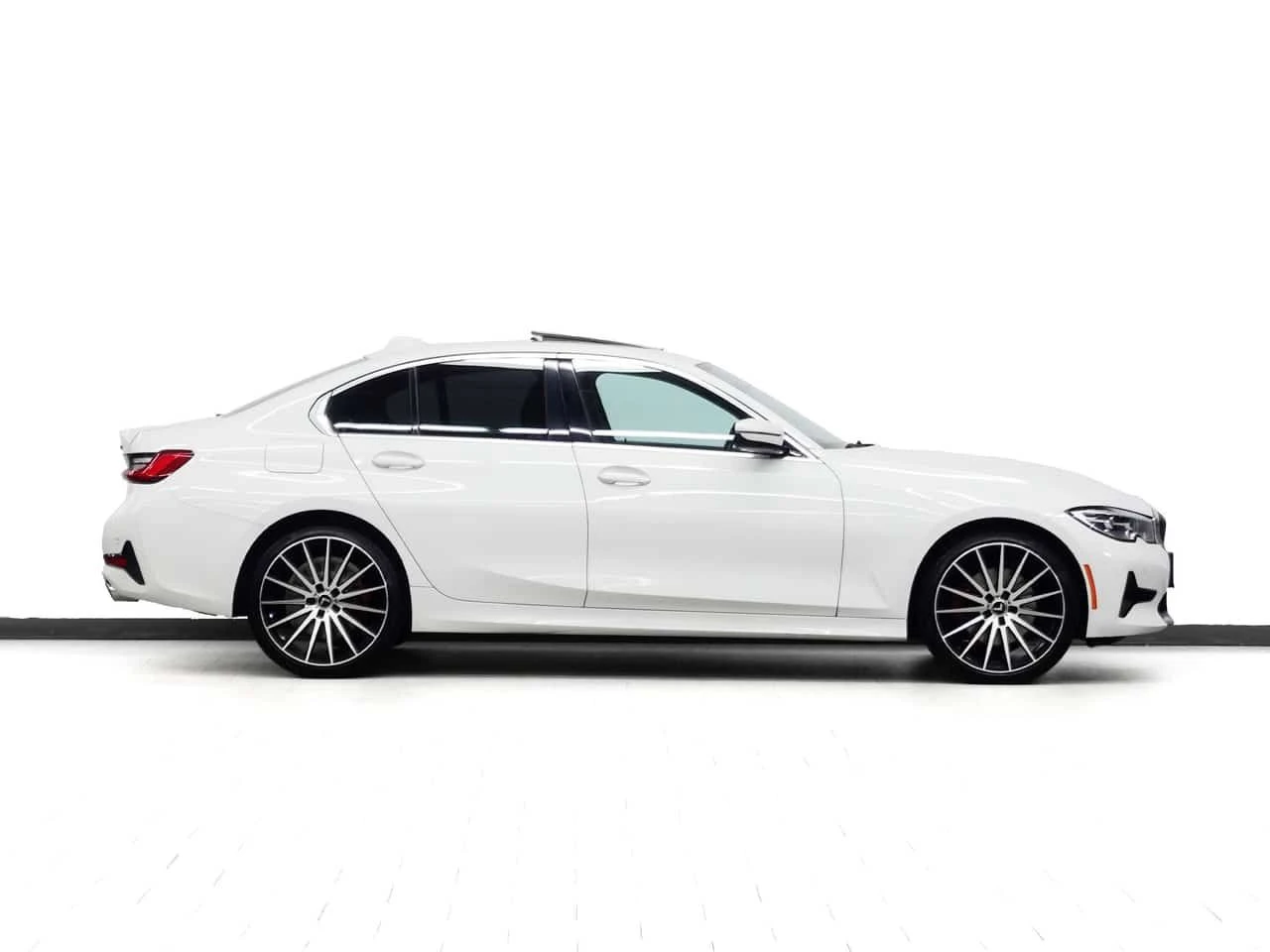 BMW 330 | xDrive | Nav | Leather | Sunroof | CarPlay , снимка 6 - Автомобили и джипове - 55047395
