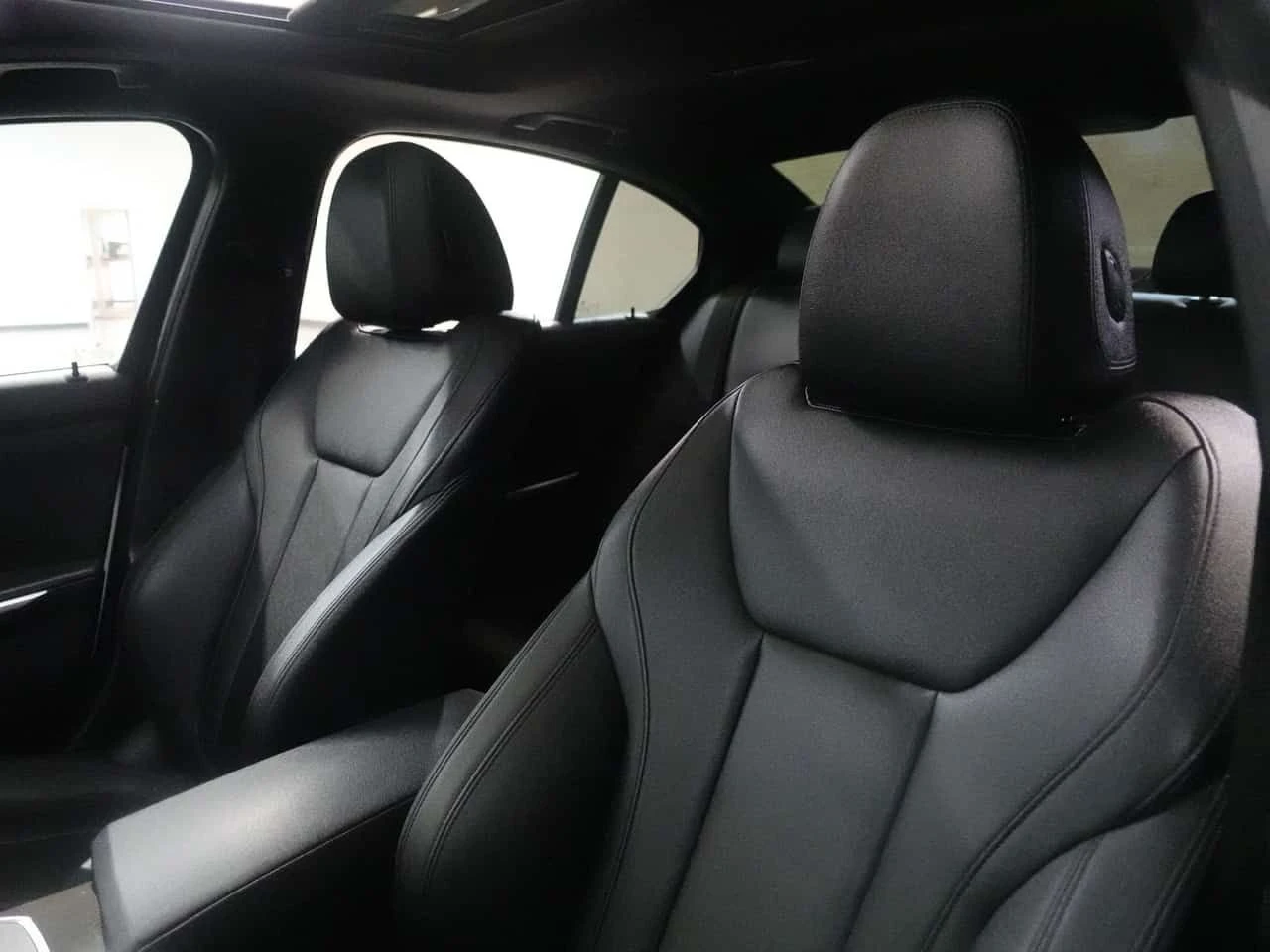 BMW 330 | xDrive | Nav | Leather | Sunroof | CarPlay , снимка 14 - Автомобили и джипове - 55047395