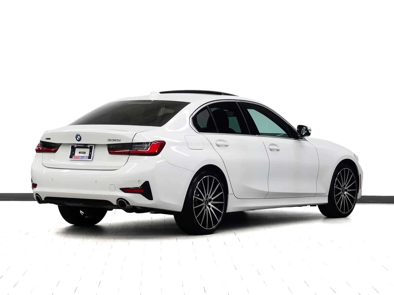BMW 330 | xDrive | Nav | Leather | Sunroof | CarPlay , снимка 7 - Автомобили и джипове - 55047395
