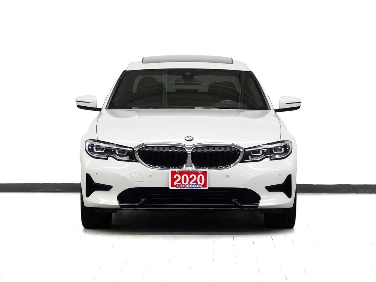 BMW 330 | xDrive | Nav | Leather | Sunroof | CarPlay , снимка 2 - Автомобили и джипове - 55047395