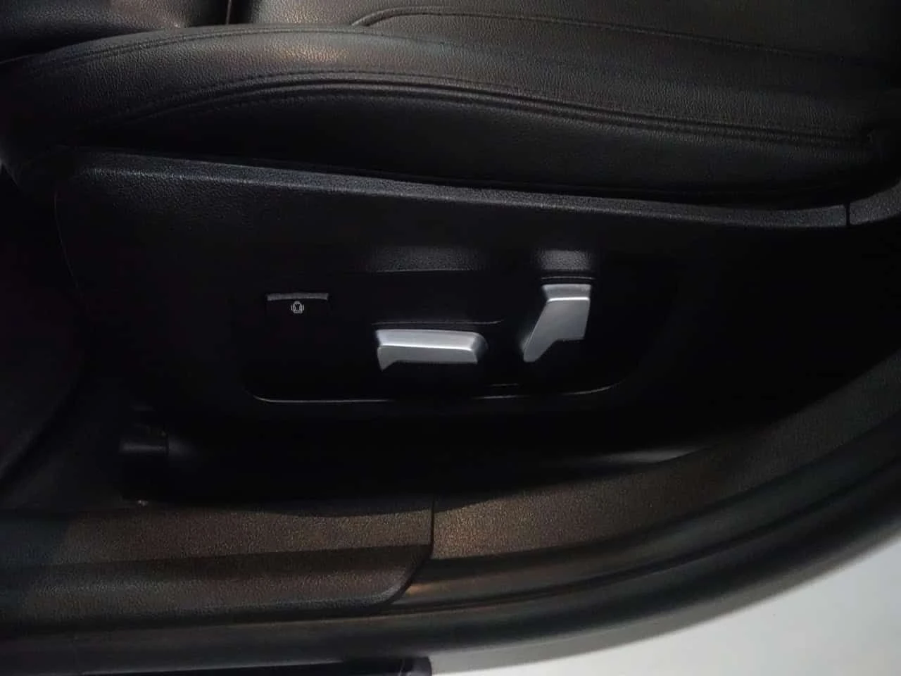 BMW 330 | xDrive | Nav | Leather | Sunroof | CarPlay , снимка 15 - Автомобили и джипове - 55047395