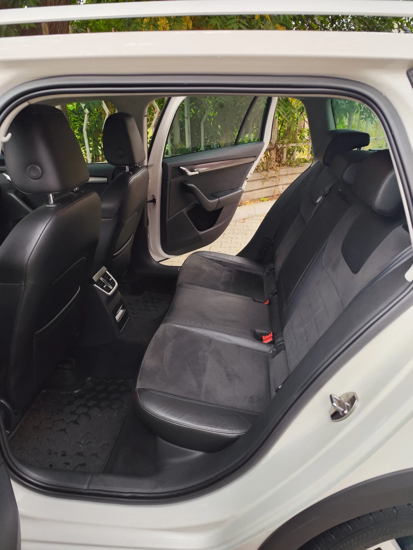 Skoda Octavia Scout , снимка 10 - Автомобили и джипове - 55894266