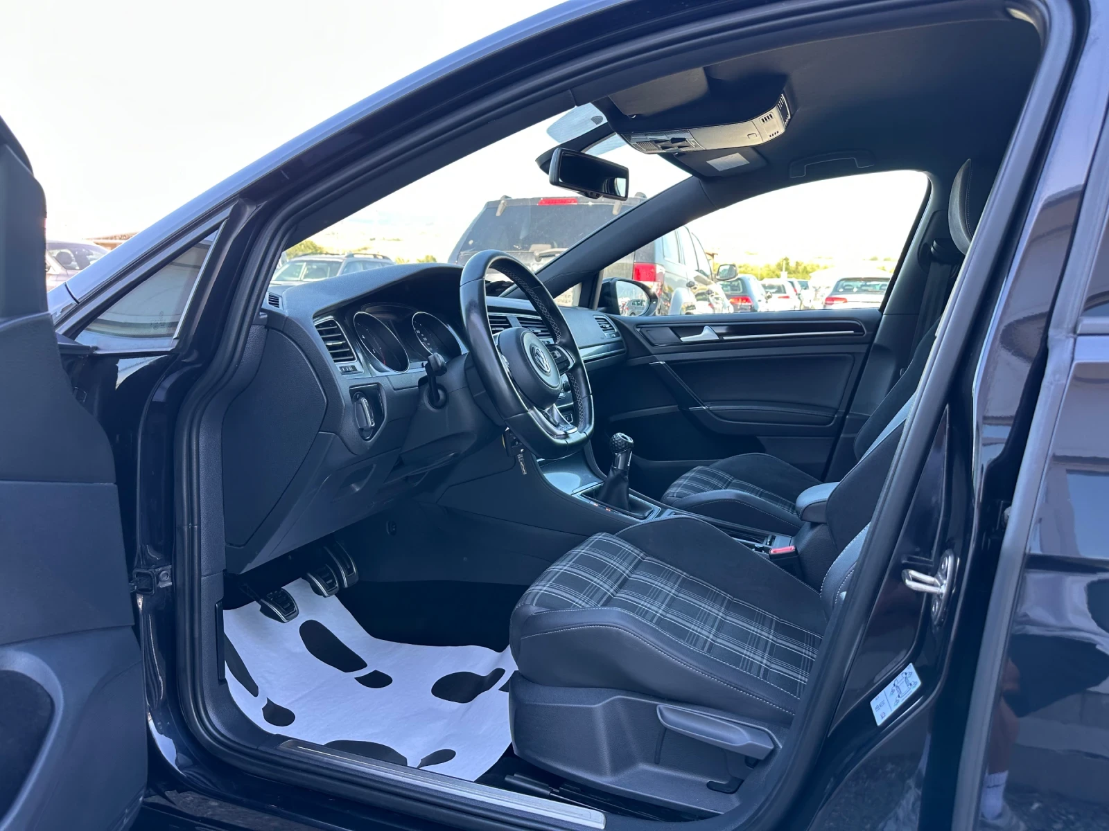 VW Golf 2.0TDI-184-GTD-РЕАЛЕН ПРОБЕГ-XENON-LED, снимка 7 - Автомобили и джипове - 56016241