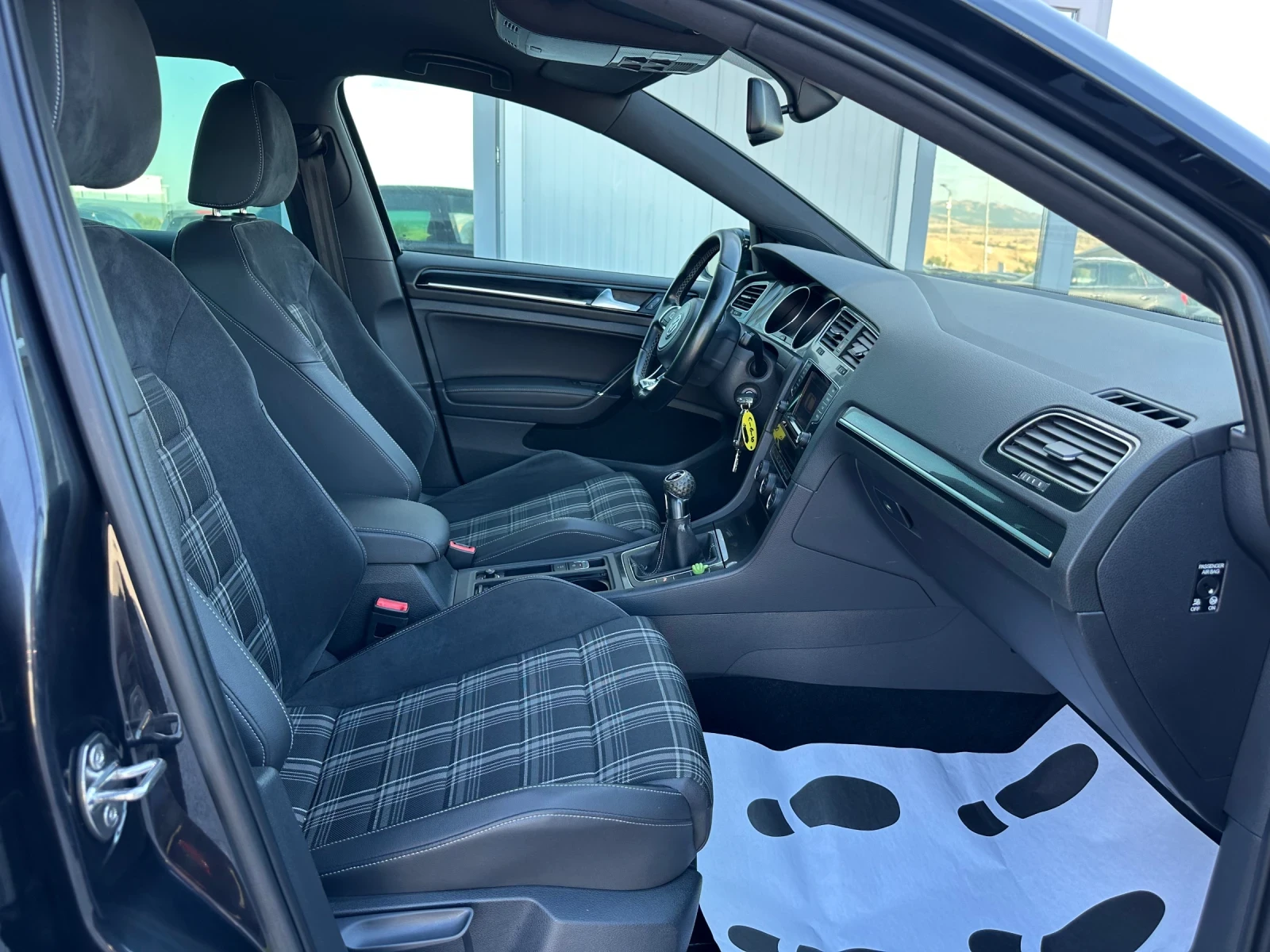 VW Golf 2.0TDI-184-GTD-РЕАЛЕН ПРОБЕГ-XENON-LED, снимка 14 - Автомобили и джипове - 56016241