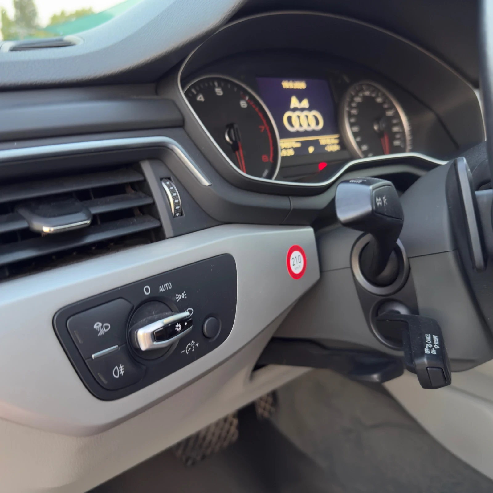 Audi A4 1.4 TFSI S-Tronic Carplay, снимка 14 - Автомобили и джипове - 56144020