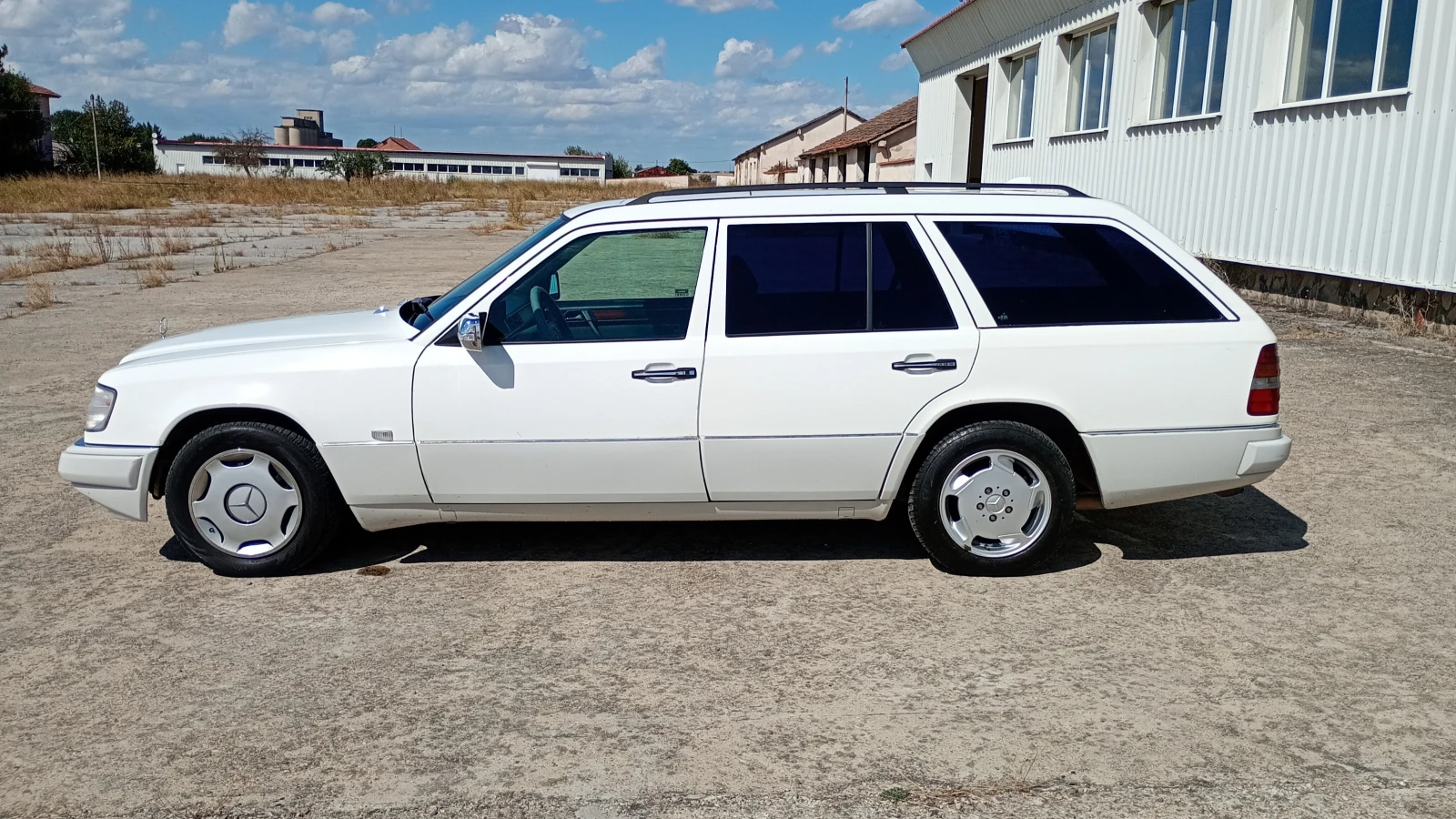 Mercedes-Benz E 250 S 124, снимка 3 - Автомобили и джипове - 56218776