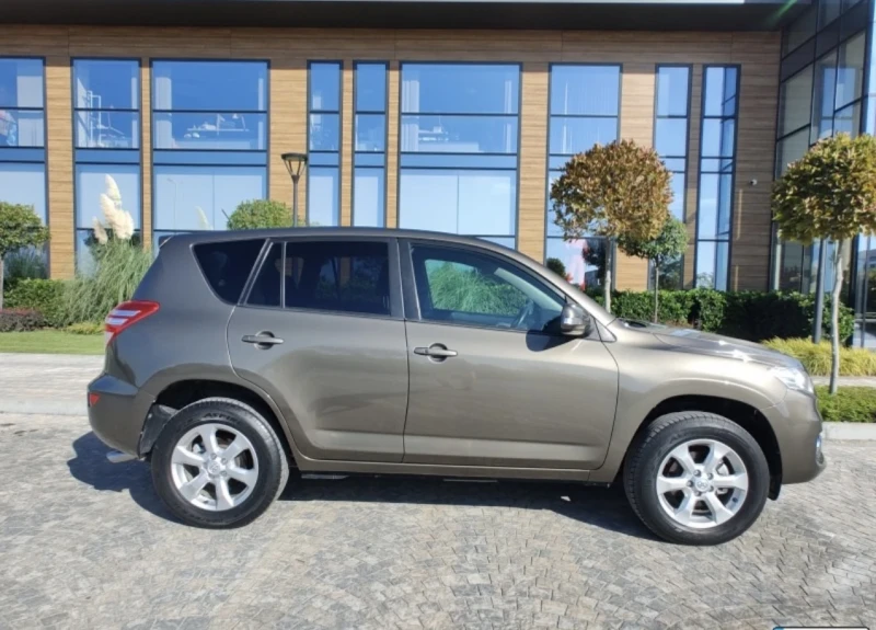 Toyota Rav4 2.0 EXCLUSIVE FULL-NAVI-KAMERA-PODGREV, снимка 4 - Автомобили и джипове - 48677249