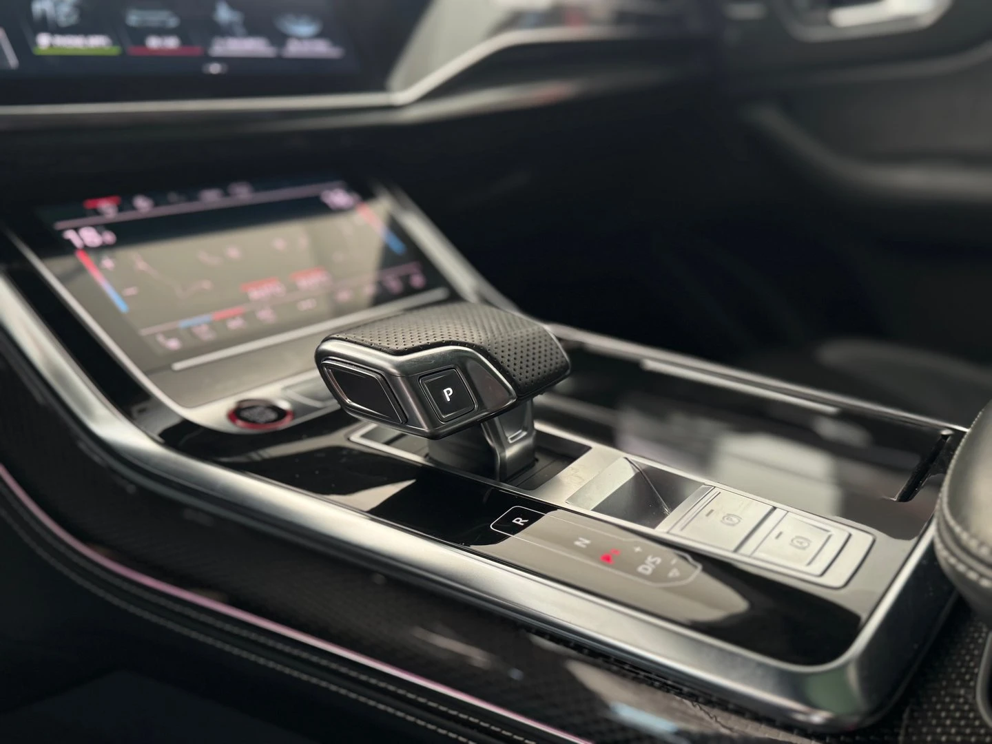 Audi SQ8, снимка 14 - Автомобили и джипове - 54765352