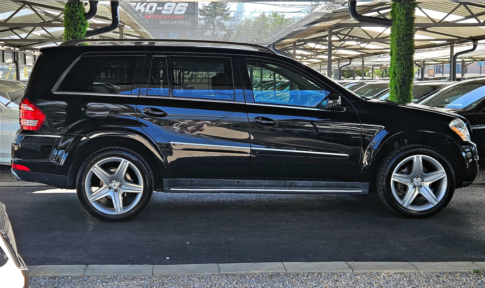Mercedes-Benz GL 550 AMG/7MESTA/CAMERA/HARMAN/KARDON/ПОДГРЕВ/ОБДУХ/ЛИЗИ, снимка 4 - Автомобили и джипове - 55477583