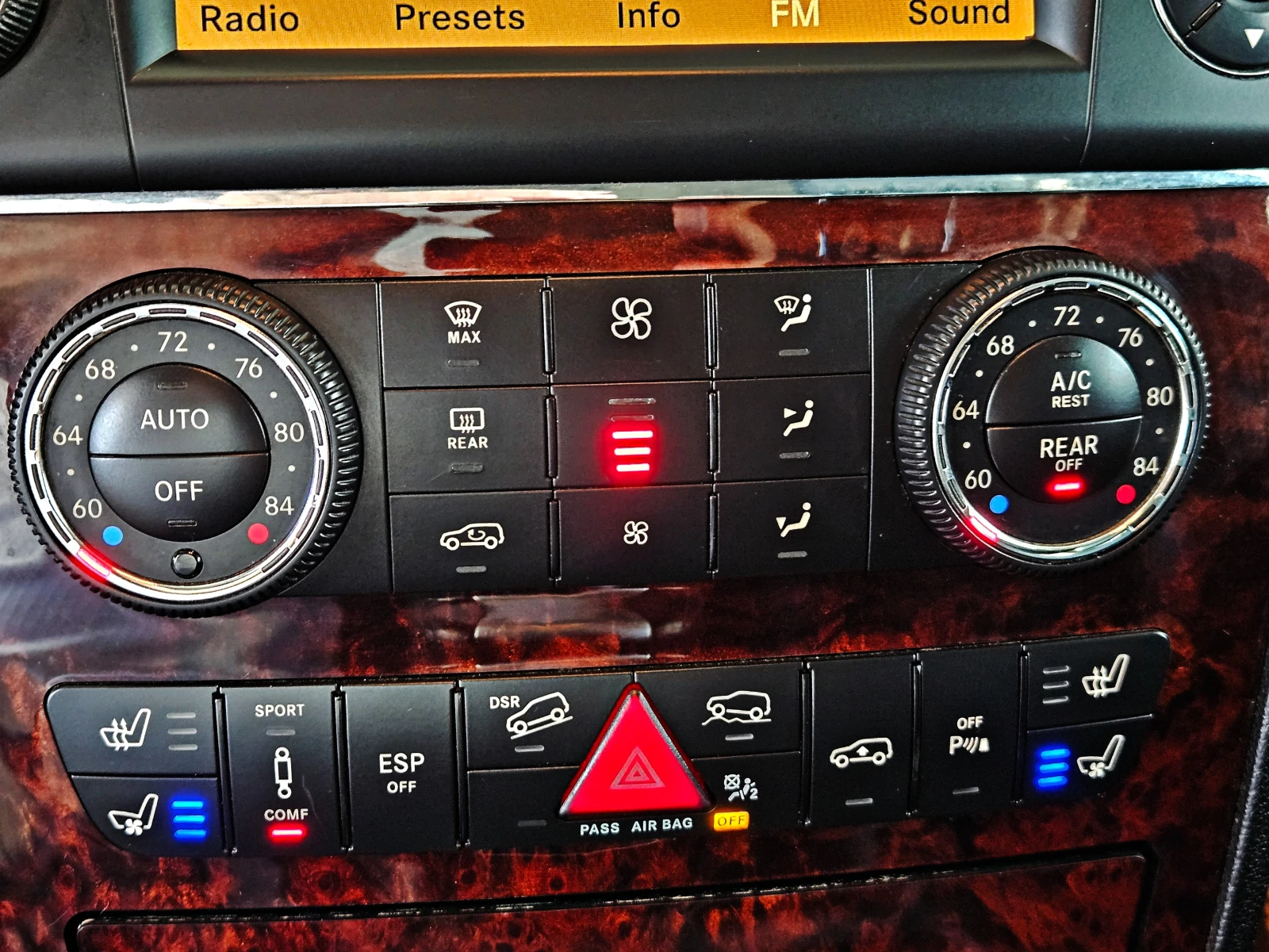 Mercedes-Benz GL 550 AMG/7MESTA/CAMERA/HARMAN/KARDON/ПОДГРЕВ/ОБДУХ/ЛИЗИ, снимка 13 - Автомобили и джипове - 55477583