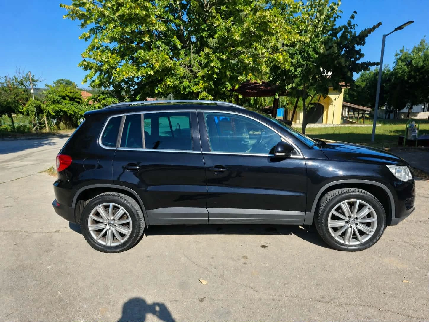 VW Tiguan 2.0 TDI 4x4, снимка 4 - Автомобили и джипове - 55676651