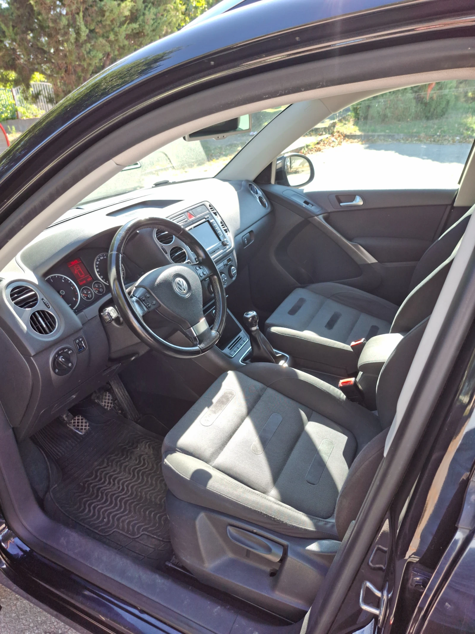 VW Tiguan 2.0 TDI 4x4, снимка 6 - Автомобили и джипове - 55676651