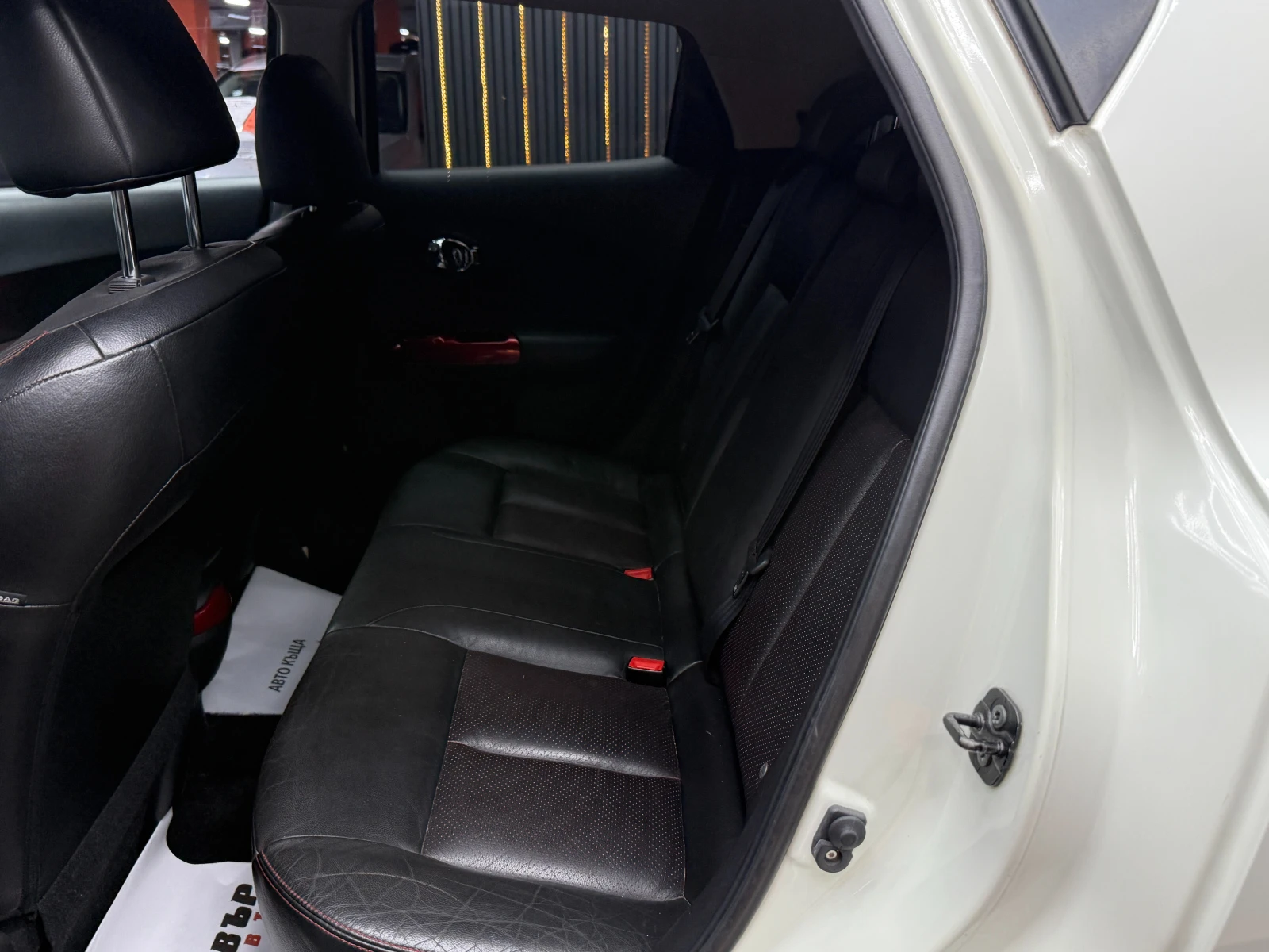 Nissan Juke 1.6i 190 к.с., снимка 8 - Автомобили и джипове - 55693441