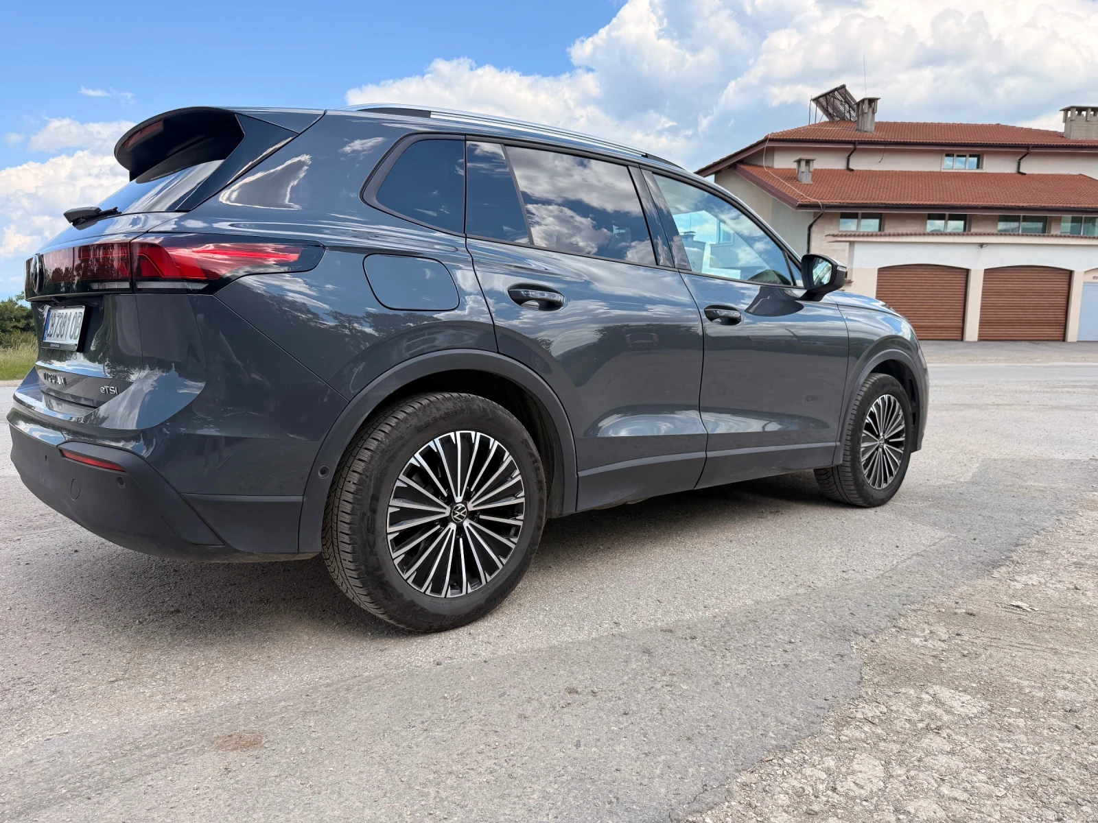 VW Tiguan Elegance 1.5 eTSI DSG B гаранция, снимка 3 - Автомобили и джипове - 55881071