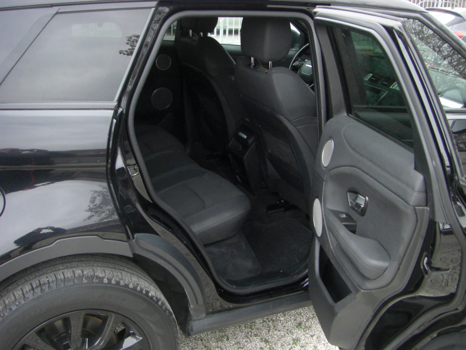 Land Rover Range Rover Evoque 2.0d Black Edition FACELIFT, снимка 14 - Автомобили и джипове - 56355998