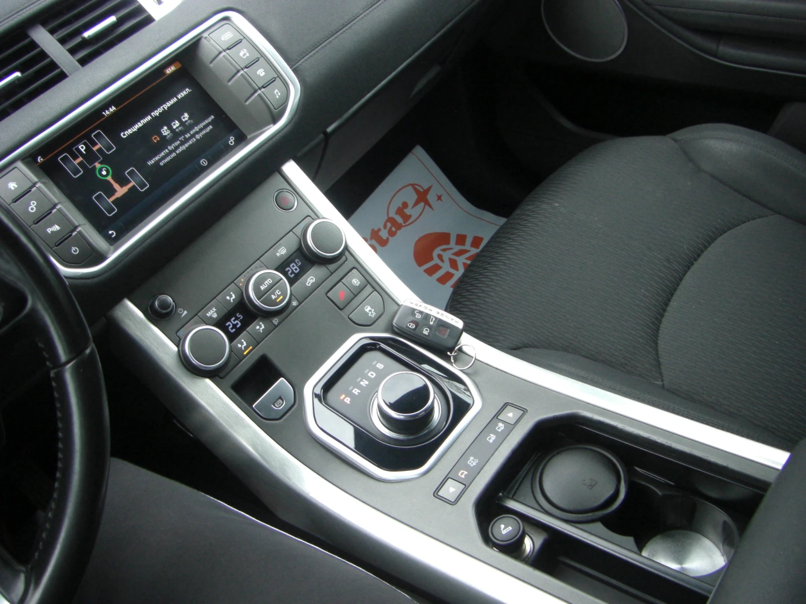 Land Rover Range Rover Evoque 2.0d Black Edition FACELIFT, снимка 12 - Автомобили и джипове - 56355998