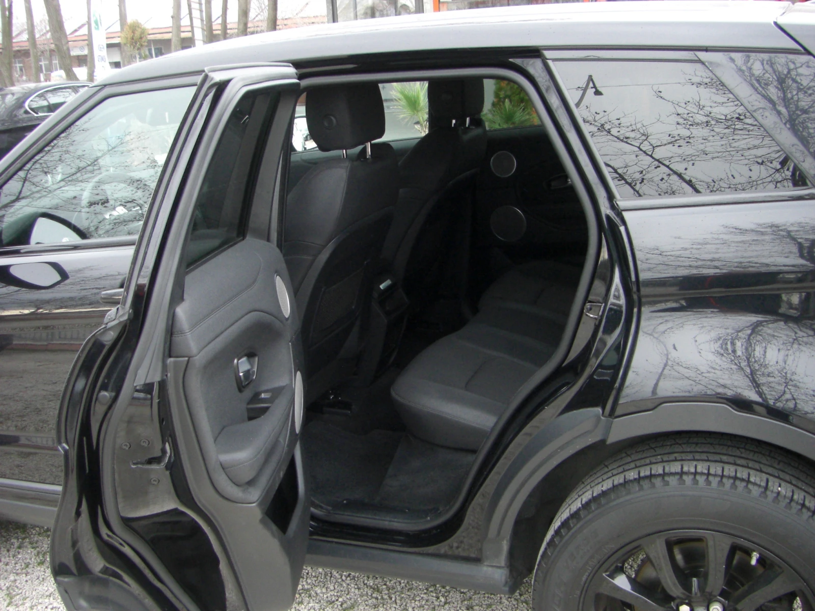 Land Rover Range Rover Evoque 2.0d Black Edition FACELIFT, снимка 13 - Автомобили и джипове - 56355998