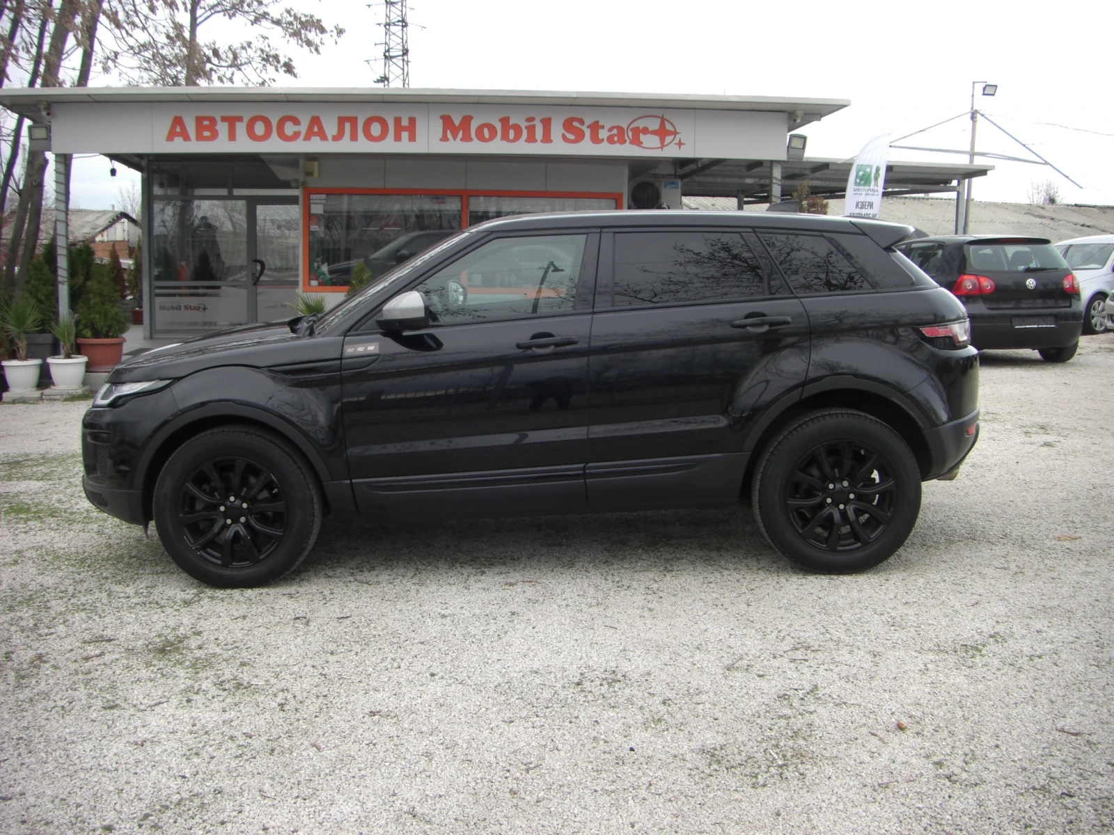 Land Rover Range Rover Evoque 2.0d Black Edition FACELIFT, снимка 2 - Автомобили и джипове - 56355998