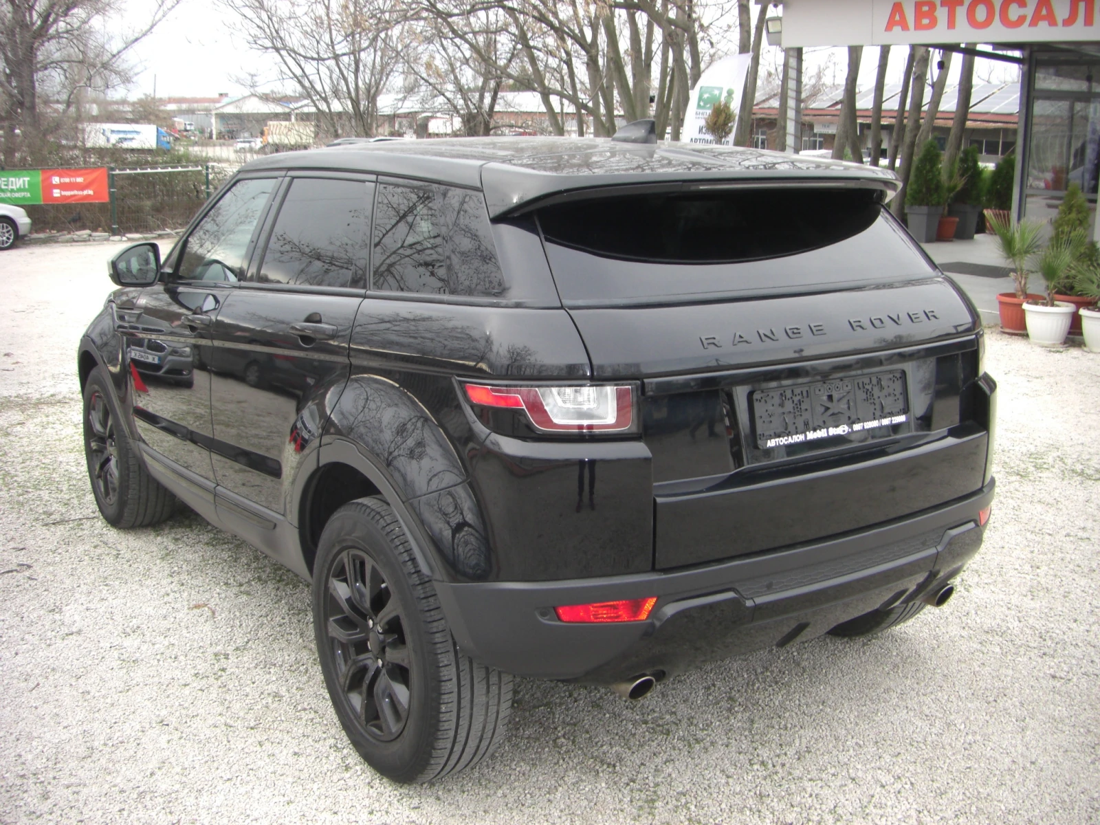 Land Rover Range Rover Evoque 2.0d Black Edition FACELIFT, снимка 3 - Автомобили и джипове - 56355998