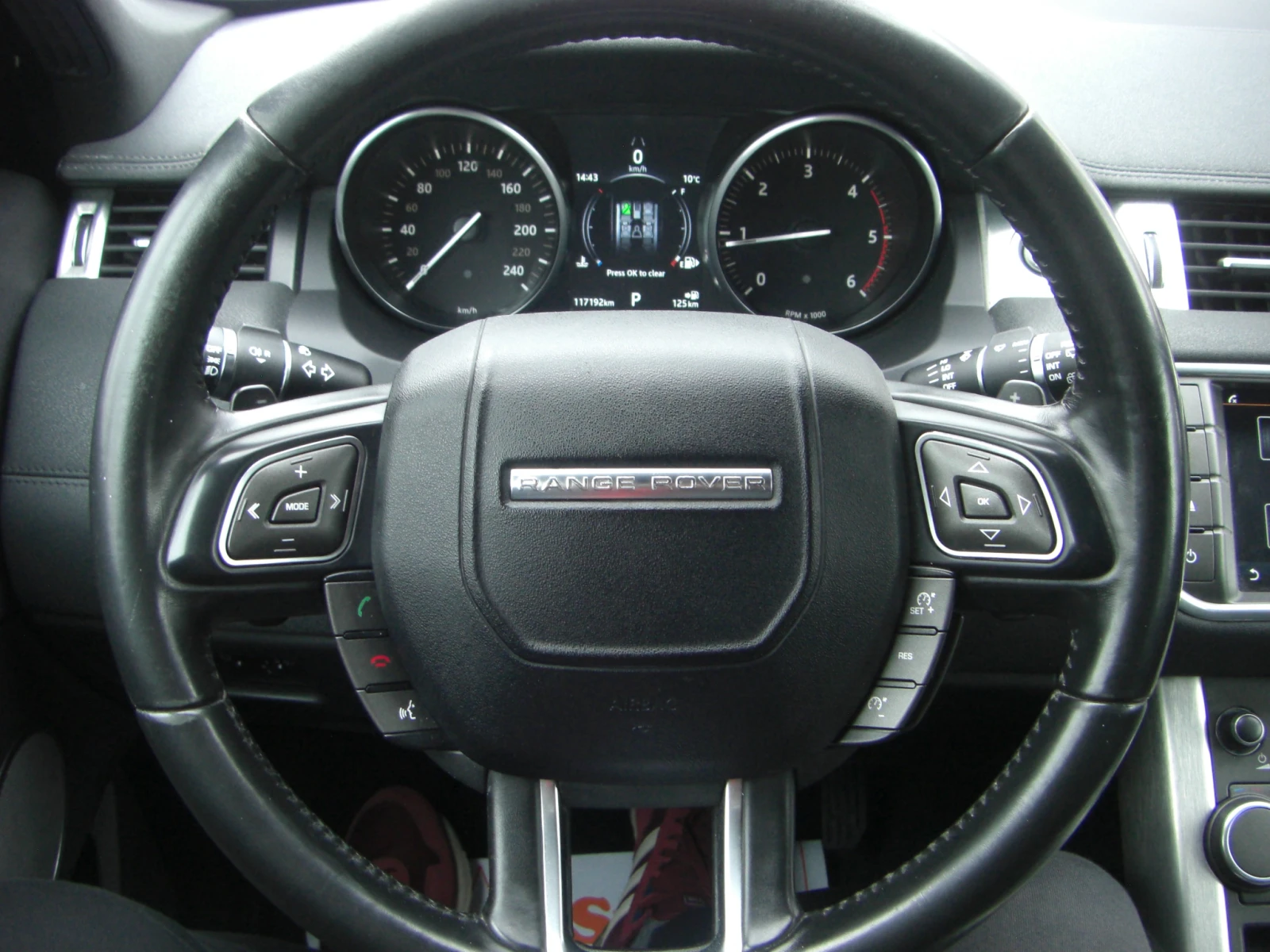 Land Rover Range Rover Evoque 2.0d Black Edition FACELIFT, снимка 11 - Автомобили и джипове - 56355998