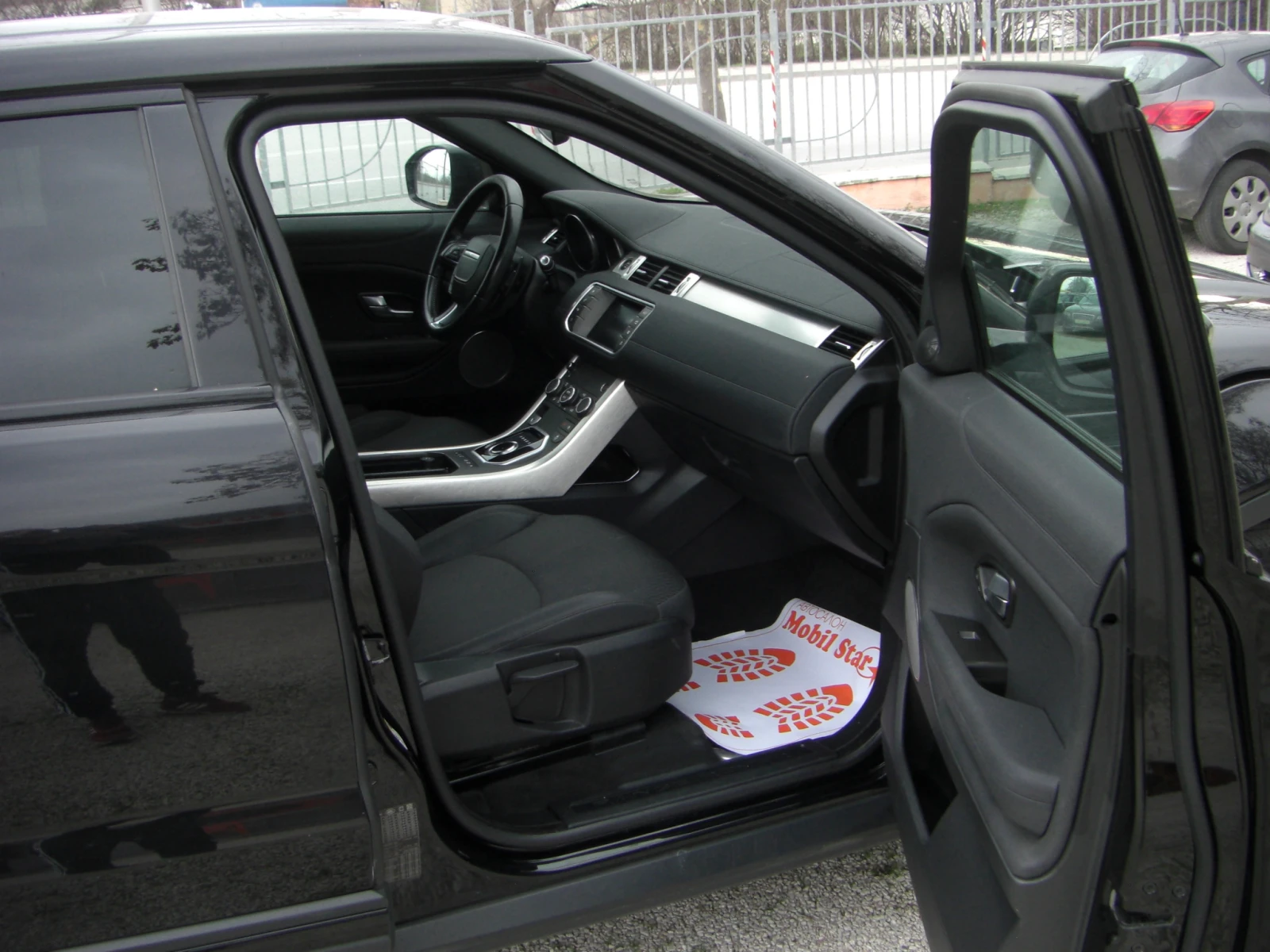 Land Rover Range Rover Evoque 2.0d Black Edition FACELIFT, снимка 15 - Автомобили и джипове - 56355998