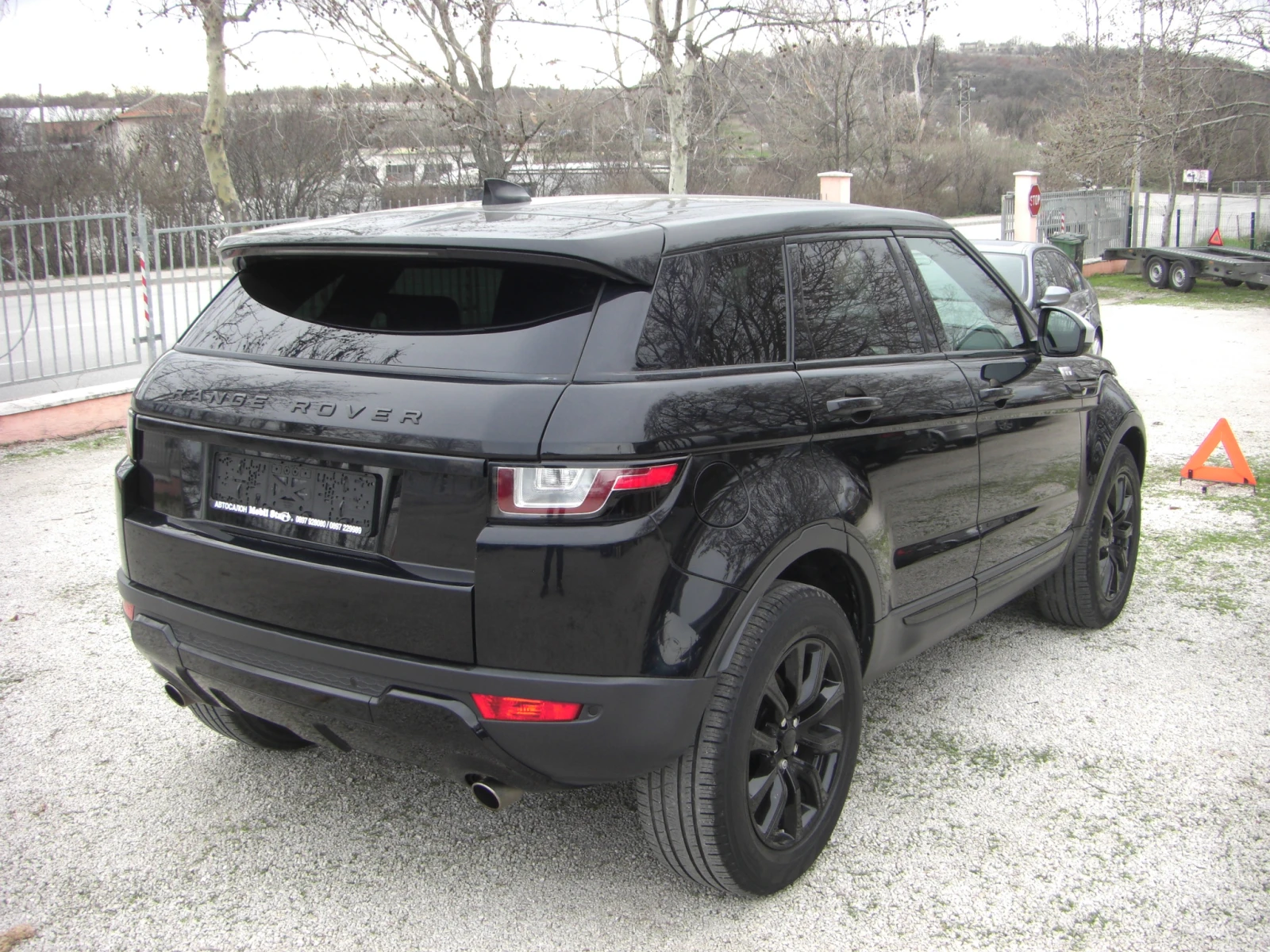 Land Rover Range Rover Evoque 2.0d Black Edition FACELIFT, снимка 5 - Автомобили и джипове - 56355998