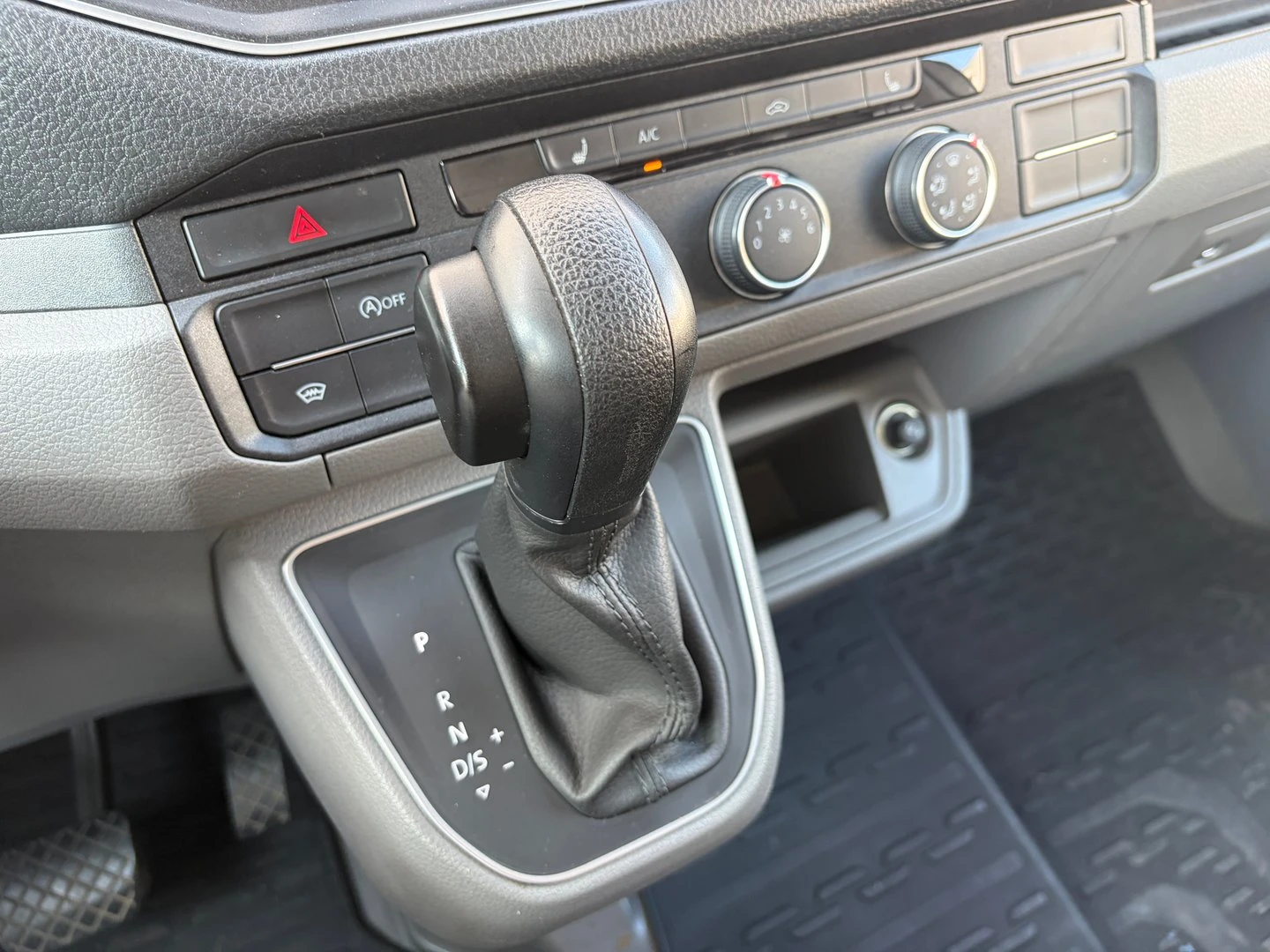 VW Crafter, снимка 13 - Бусове и автобуси - 56421203
