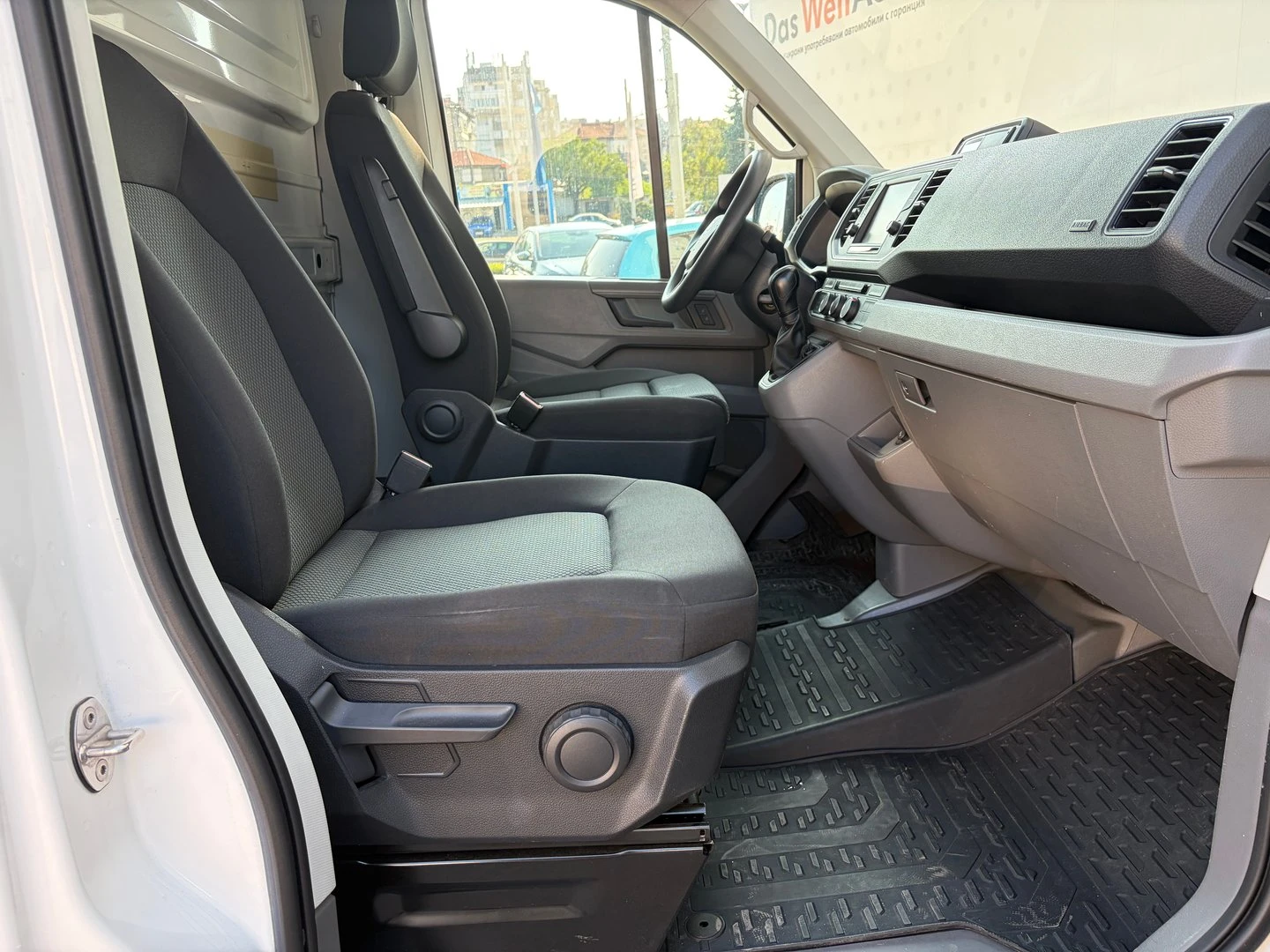 VW Crafter, снимка 9 - Бусове и автобуси - 56421203