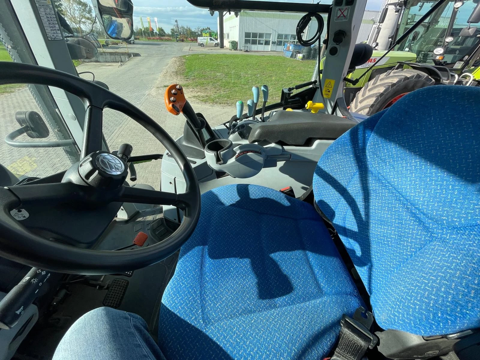 Трактор New Holland T.7200 - изображение 2