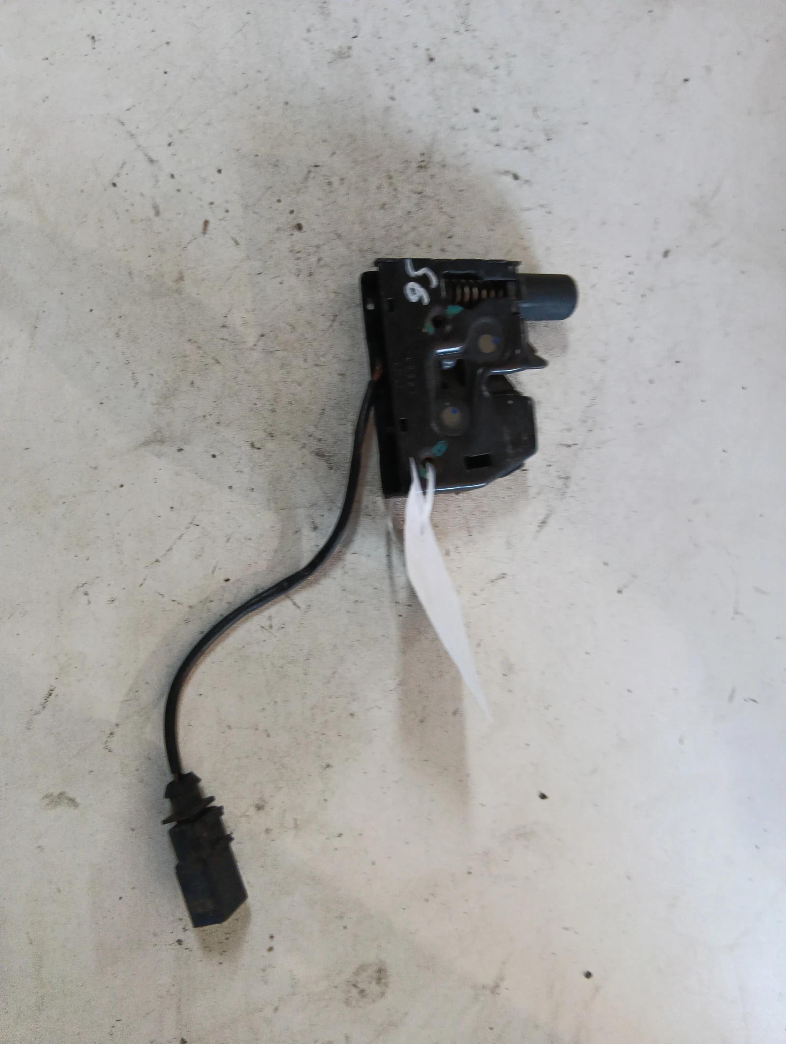 брава преден капак 4G0823509C Audi A6