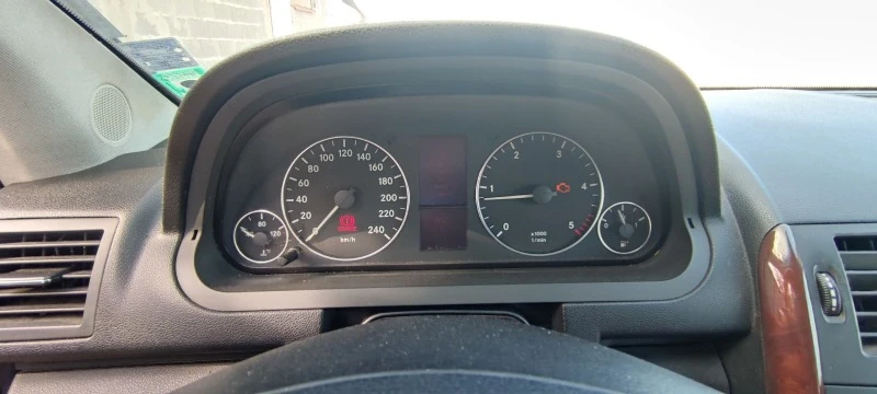 Mercedes-Benz A 180, снимка 11 - Автомобили и джипове - 42652578