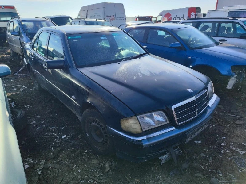 Mercedes-Benz C 220 2.2 CDI, снимка 2 - Автомобили и джипове - 44444129