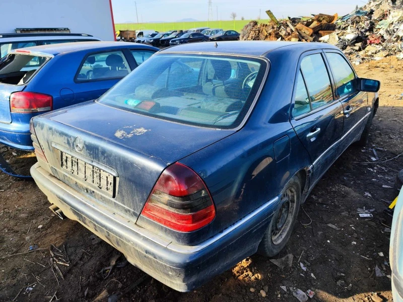 Mercedes-Benz C 220 2.2 CDI, снимка 3 - Автомобили и джипове - 44444129