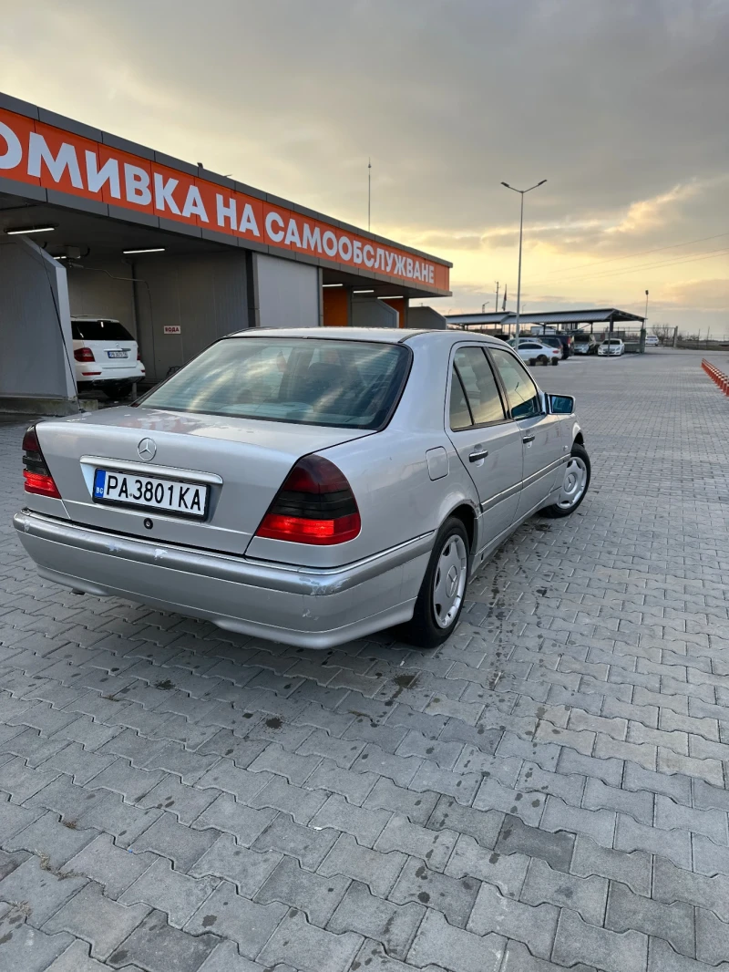 Mercedes-Benz C 220 220D, снимка 3 - Автомобили и джипове - 49535899