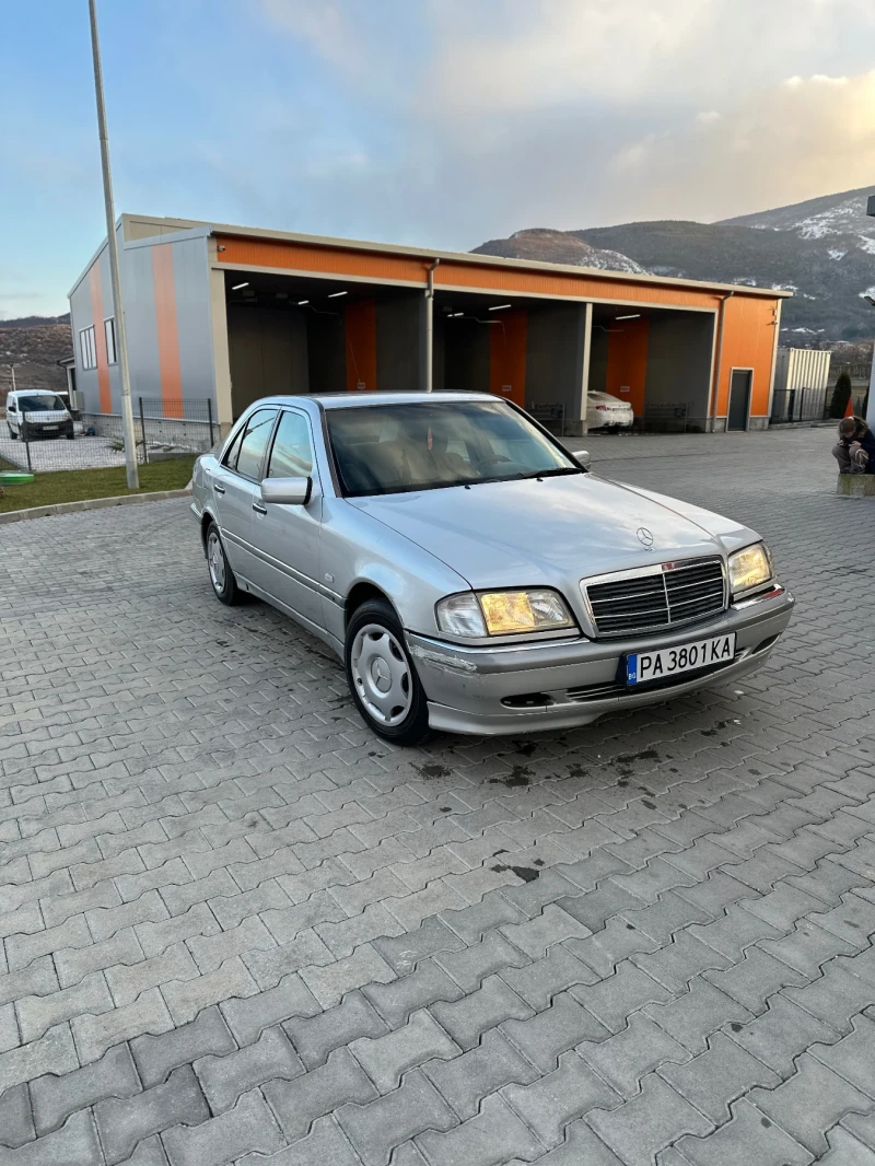 Mercedes-Benz C 220 220D, снимка 4 - Автомобили и джипове - 49535899