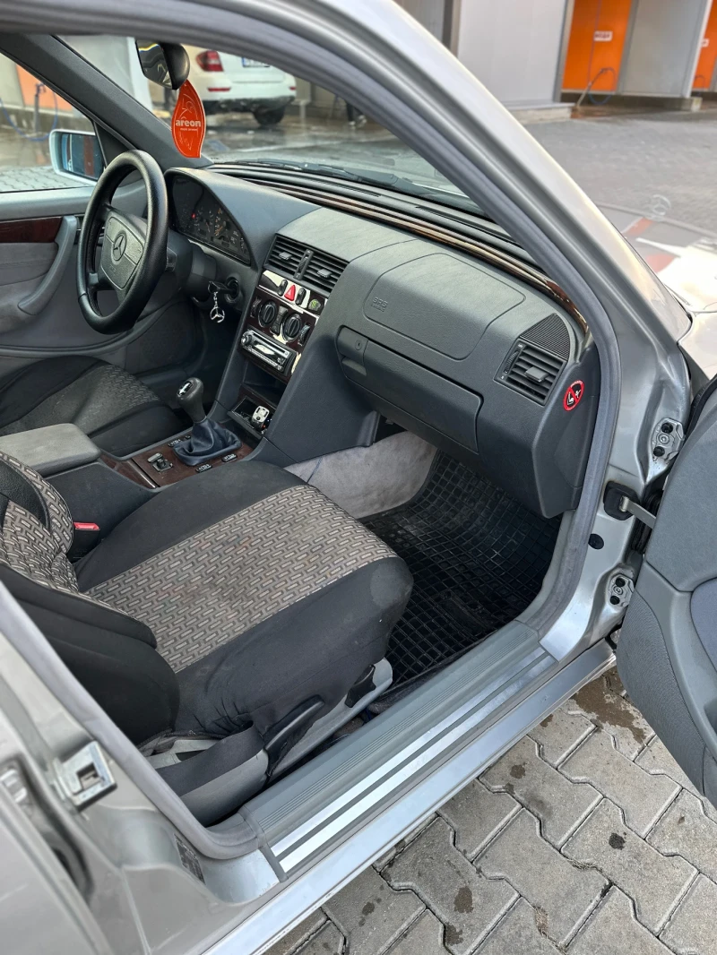 Mercedes-Benz C 220 220D, снимка 8 - Автомобили и джипове - 49535899