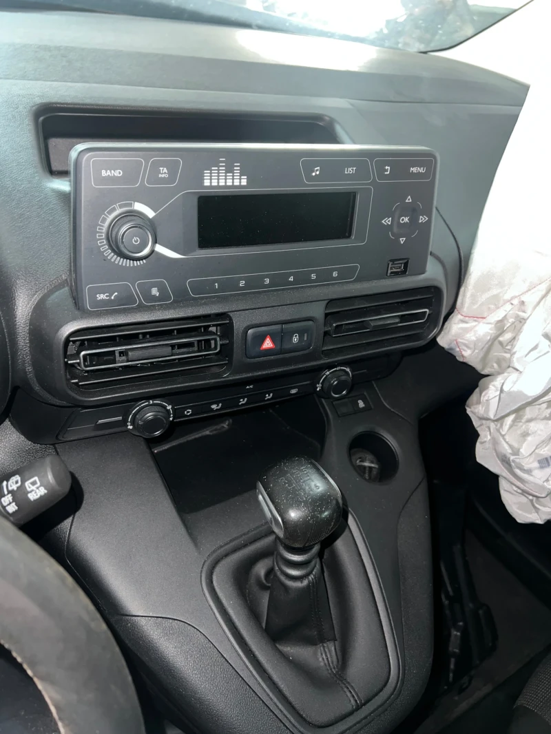 Opel Combo 1.2T, снимка 7 - Автомобили и джипове - 50208503