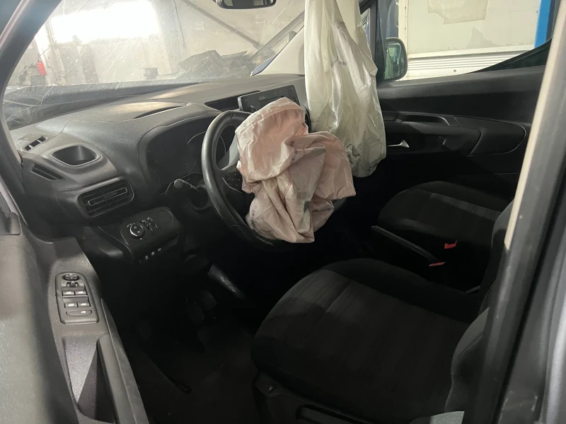Opel Combo 1.2T, снимка 5 - Автомобили и джипове - 50208503