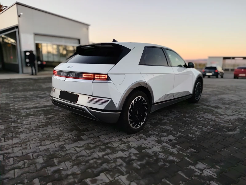 Hyundai Ioniq 5 72.6KW RWD Сервизна Кн, FULL екстри, снимка 8 - Автомобили и джипове - 52203606