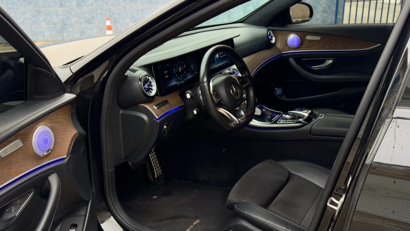 Mercedes-Benz E 220 AMG DIGITAL , снимка 7 - Автомобили и джипове - 53144127