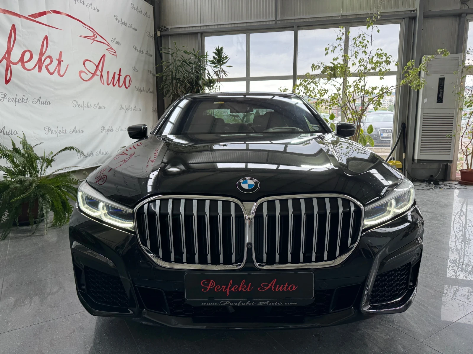 BMW 740 xDrive* FULL Екстри* HARMAN/ KARDON* HEAD UP* M PA - изображение 2