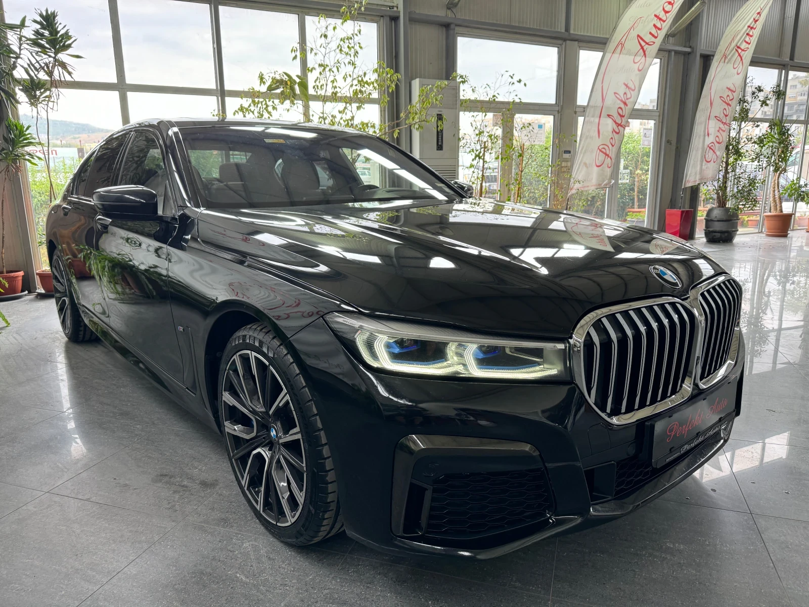 BMW 740 xDrive* FULL Екстри* HARMAN/ KARDON* HEAD UP* M PA - изображение 3