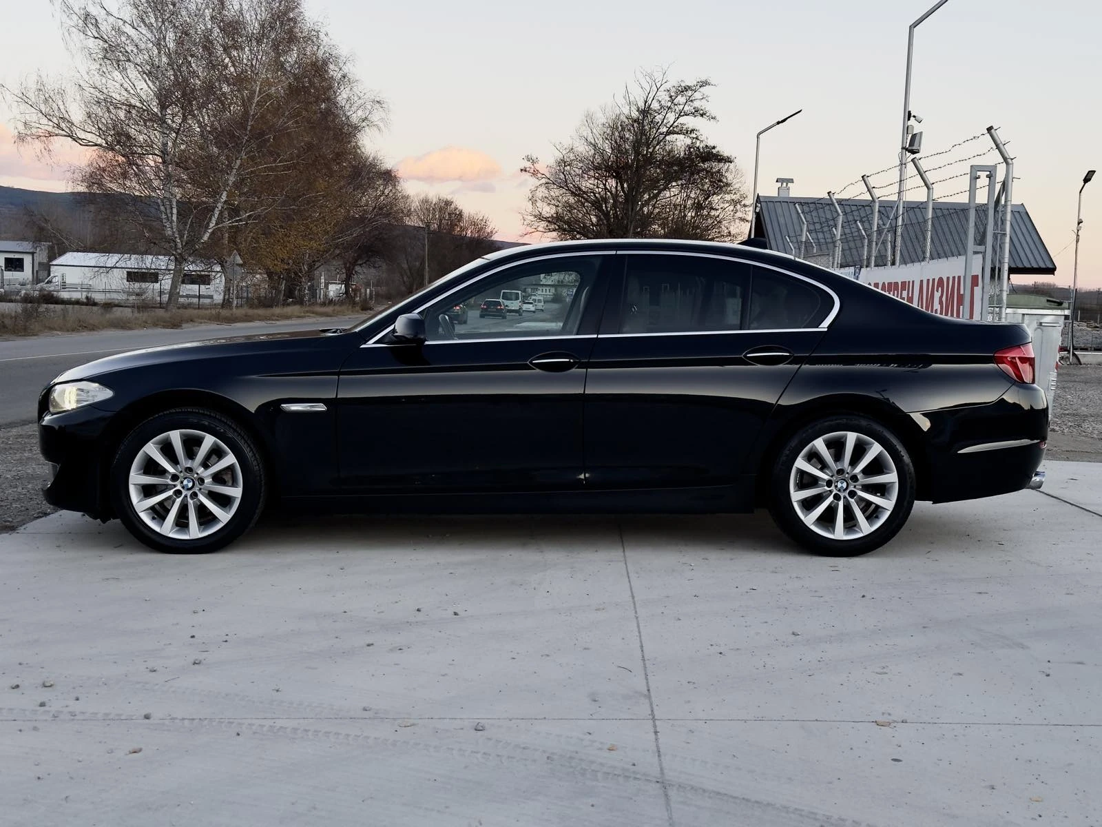 BMW 520 2.0D 8ZF/Навигация/Камера/Лед/Собствен лизинг - изображение 7