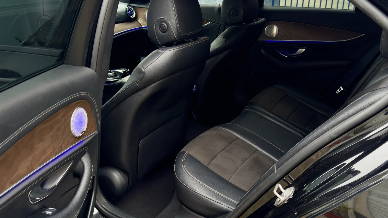 Mercedes-Benz E 220 AMG DIGITAL  - изображение 9