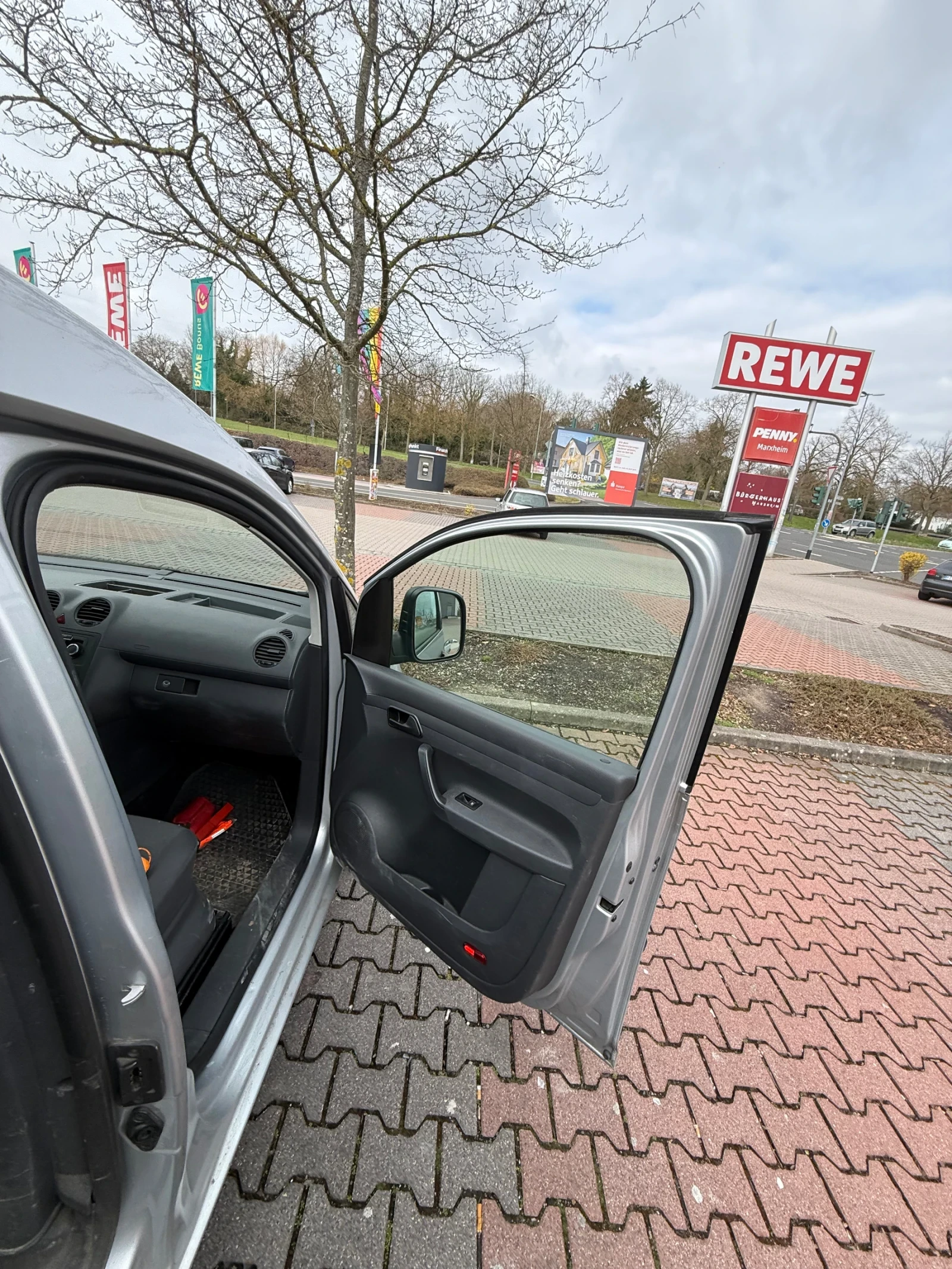 VW Caddy 1.6 TDI Clima, снимка 2 - Автомобили и джипове - 54299657